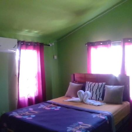 Cheerful 2-Bedroom Home In Falmouth Garden Экстерьер фото