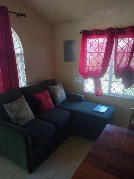 Cheerful 2-Bedroom Home In Falmouth Garden Экстерьер фото