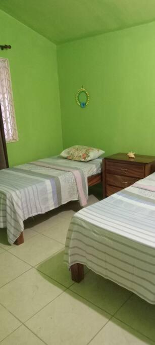 Cheerful 2-Bedroom Home In Falmouth Garden Экстерьер фото