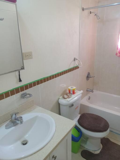 Cheerful 2-Bedroom Home In Falmouth Garden Экстерьер фото
