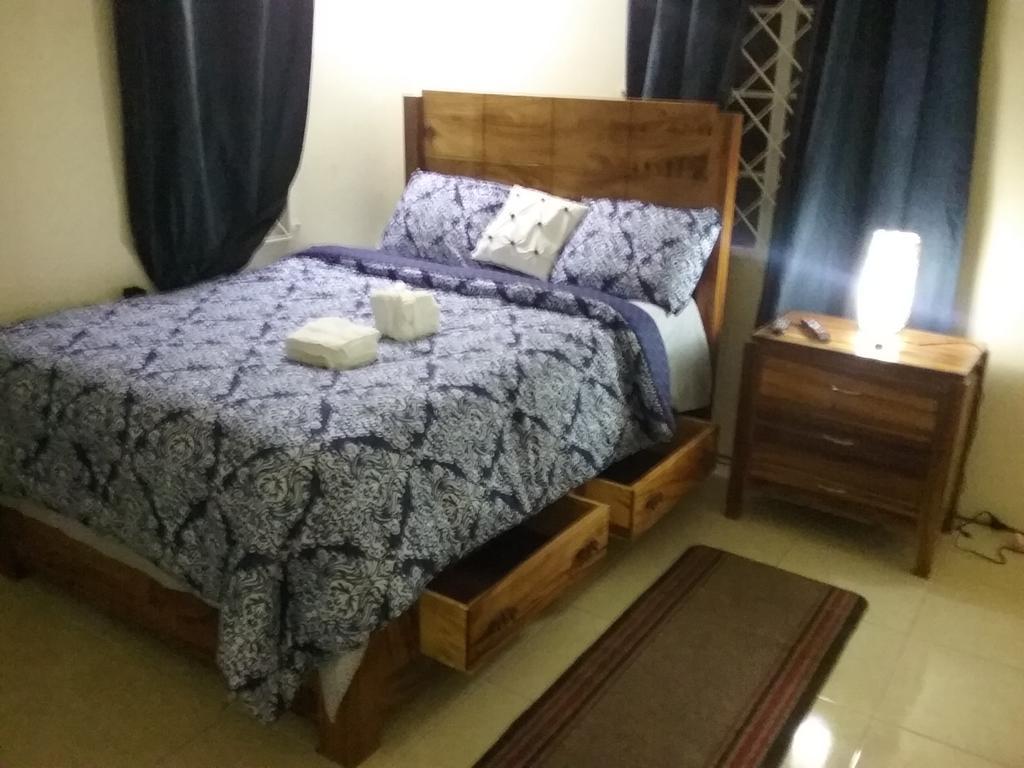 Cheerful 2-Bedroom Home In Falmouth Garden Экстерьер фото